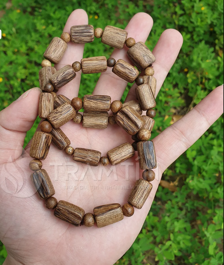Vòng tay trầm hương banh non Lào đốt khúc.png